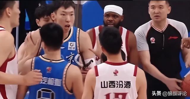 kaiyun-北京主场不敌山西近4战3败引热议！周琦伤退转折点 翟晓川燃尽一战